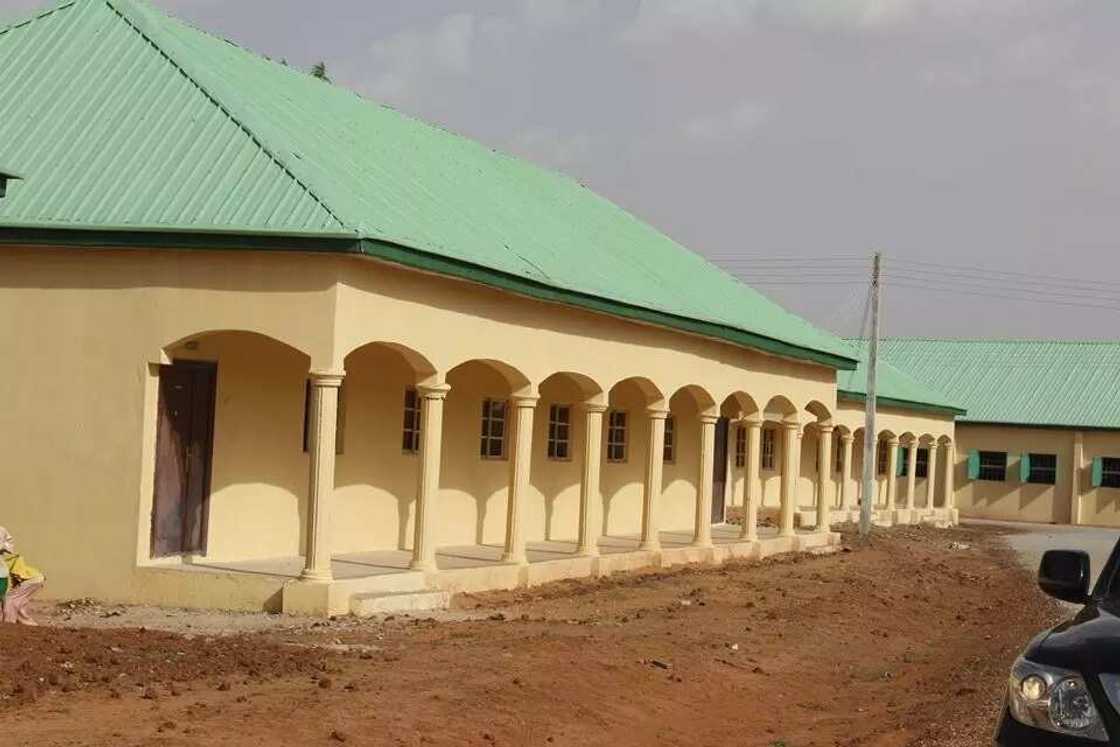 Ayyukan 10 da gwamnatin Sakwato ta kaddamar a ranar demokradiyya (Hotuna) Ayyukan 10 da gwamnatin Sakwato ta kaddamar a ranar demokradiyya (Hotuna)