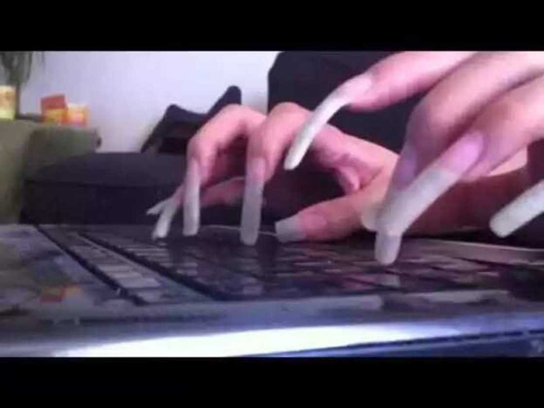 9 things every woman with long nails will understand 9 things every woman with long nails will understand