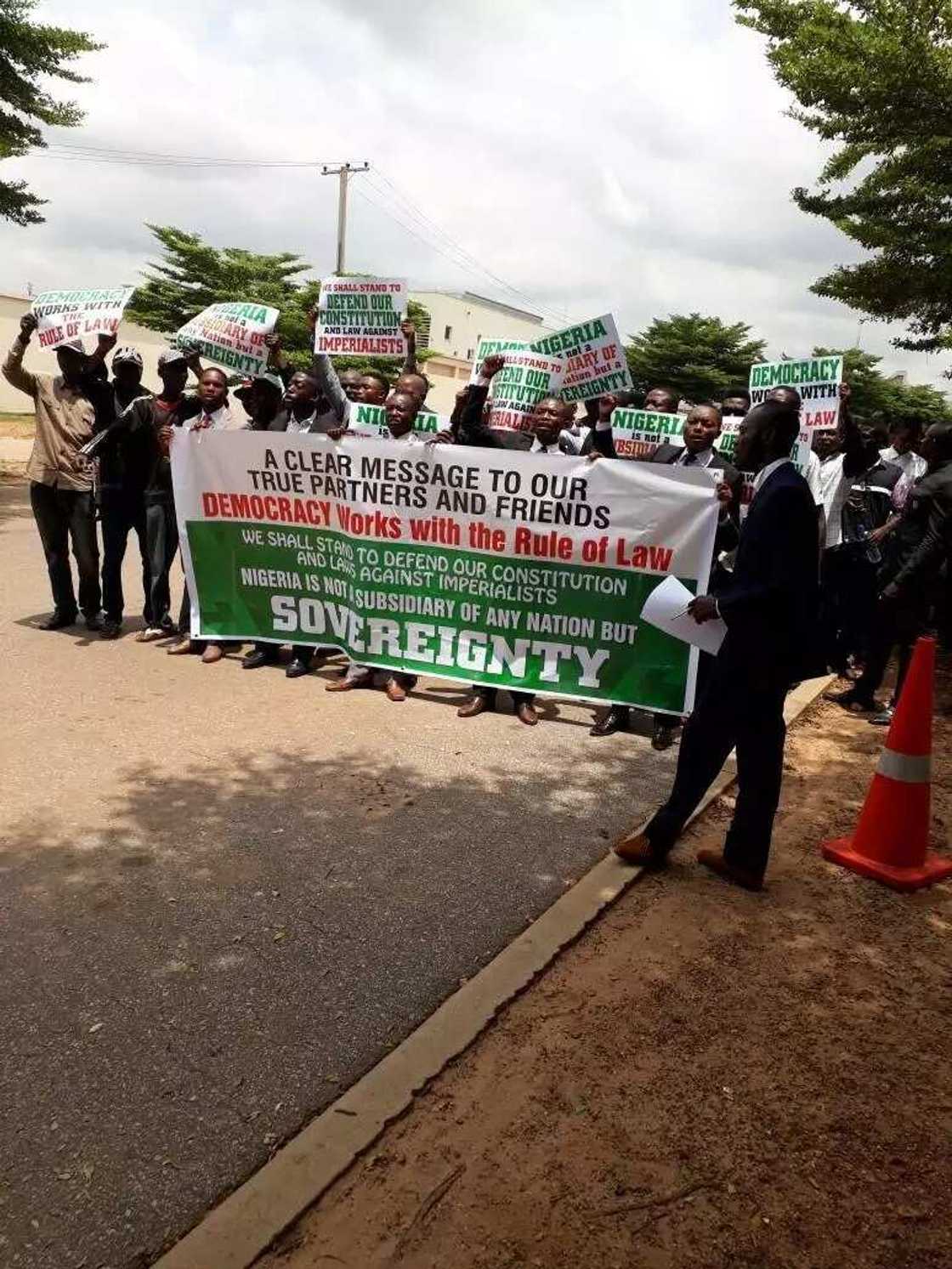 Again, protesters storm US embassy over proscription of IPOB (photos) Again, protesters storm US embassy over proscription of IPOB (photos)
