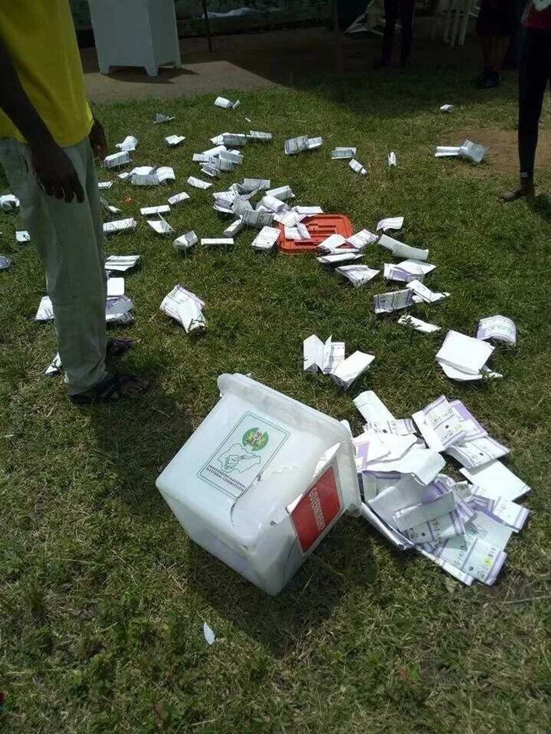 PDP tayi watsi da sakamakon zaben Ekiti, duba hotunan da ta saki a matsayin shaidar magudi PDP tayi watsi da sakamakon zaben Ekiti, duba hotunan da ta saki a matsayin shaidar magudi