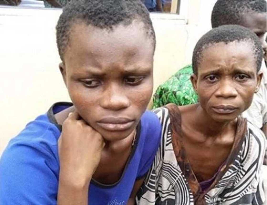 Wannan rayuwa: Tsananin talauci ya sanya wata kaka ta siyar da jikarta Wannan rayuwa: Tsananin talauci ya sanya wata kaka ta siyar da jikarta