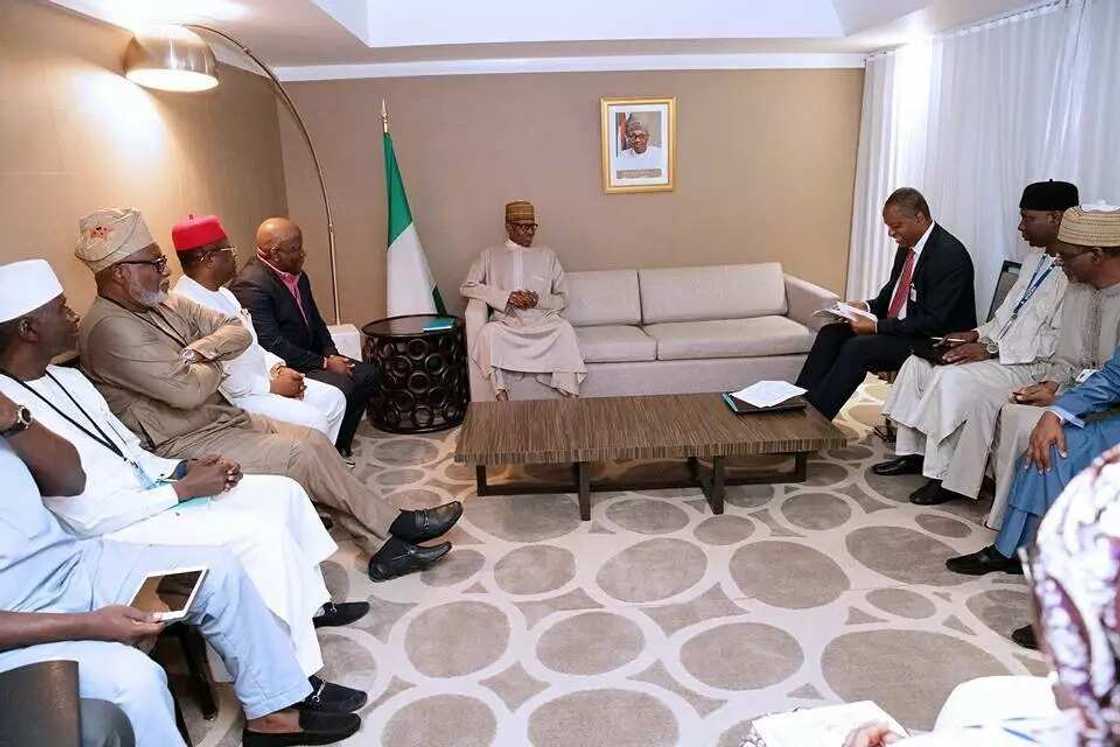 President Buhari receives briefing ahead of UN debate in New York (photos) President Buhari receives briefing ahead of UN debate in New York (photos)