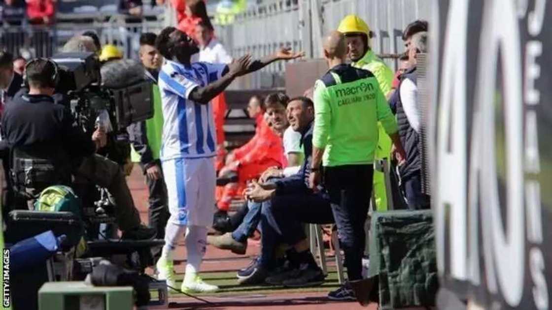 Sulley Muntari tells Cagliari's fans: "This is my colour" Sulley Muntari tells Cagliari's fans: "This is my colour"