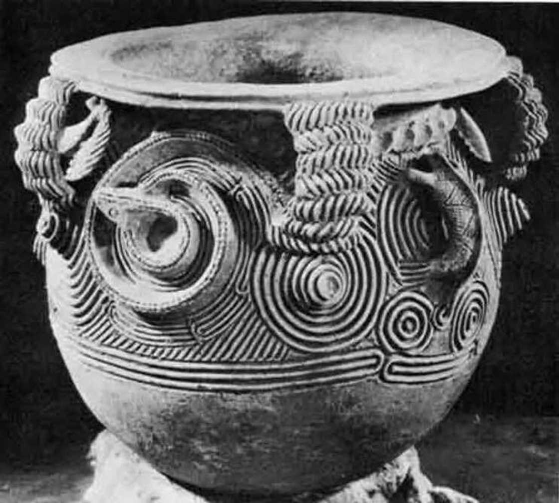 Nigerian pottery Nigerian pottery