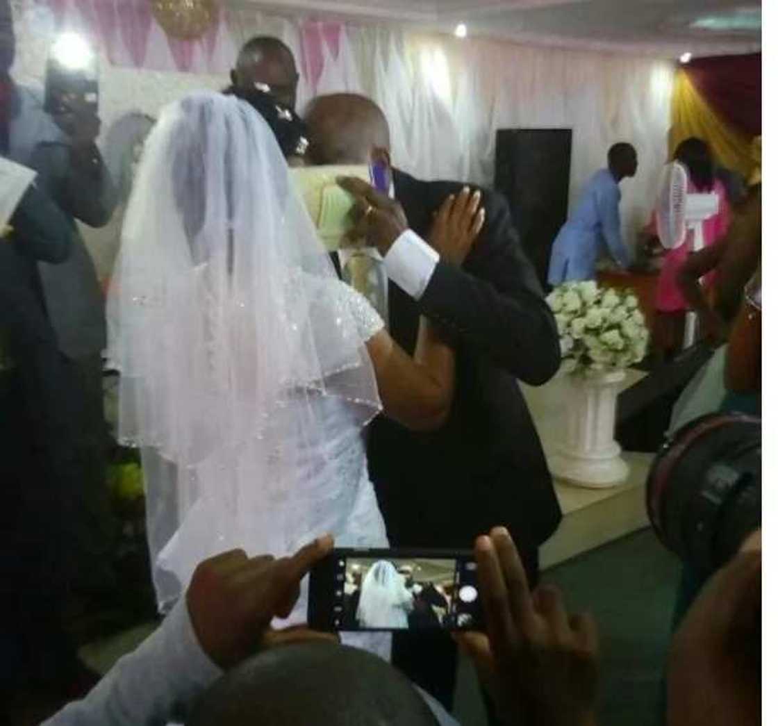 Zack Amata, father of 43-year-old renowned filmmaker Jeta Amata, marries for the first time (photos, video) Zack Amata, father of 43-year-old renowned filmmaker Jeta Amata, marries for the first time (photos, video)
