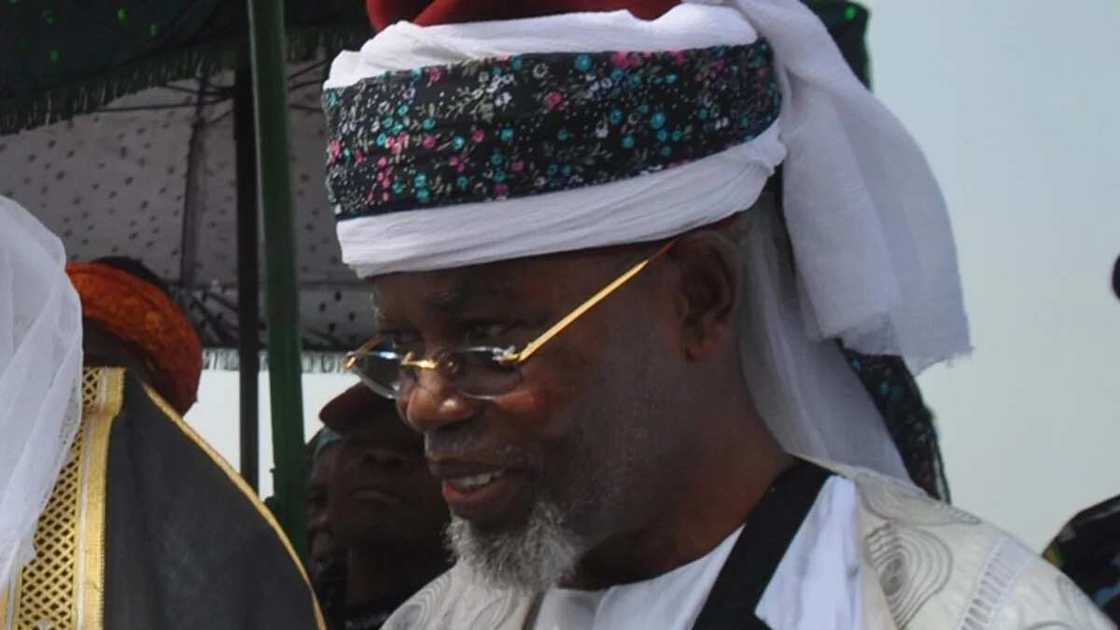 Wani basarken kudu ya bayar da umurnin rushe wuraren bautan gumaka a masarautarsa Wani basarken kudu ya bayar da umurnin rushe wuraren bautan gumaka a masarautarsa