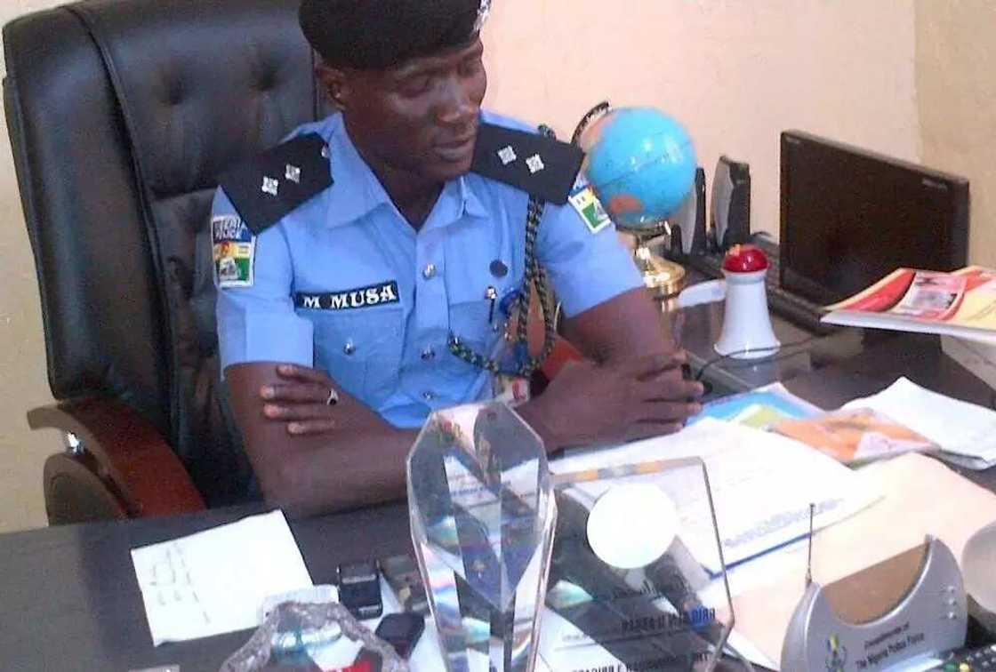 'Yan fashi sun caccakawa wata tsohuwa mai shekaru 75 wuka, sun harbi danta a Kano 'Yan fashi sun caccakawa wata tsohuwa mai shekaru 75 wuka, sun harbi danta a Kano