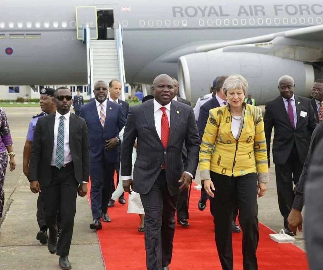 Ambode da wasu a Gwamnatin Legas na kokarin karbe APC daga hannun Tinubu Ambode da wasu a Gwamnatin Legas na kokarin karbe APC daga hannun Tinubu