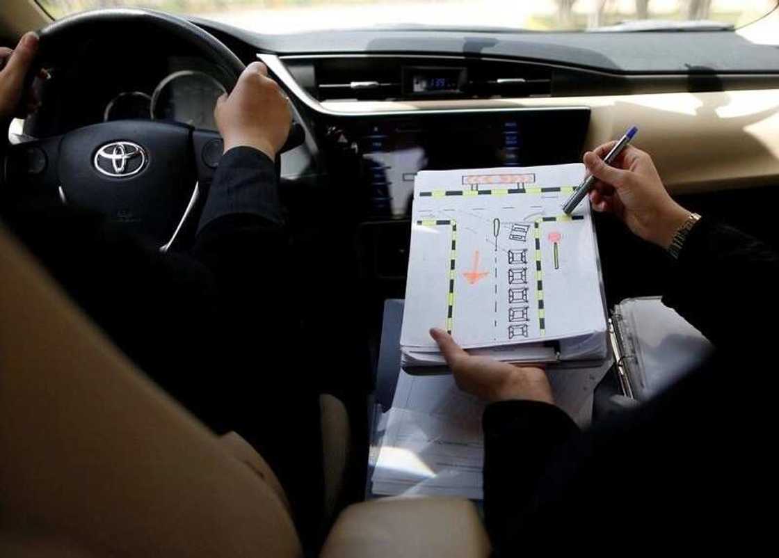 Kalli hotunan yadda ake koya wa mata tukin mota a Saudiyya Kalli hotunan yadda ake koya wa mata tukin mota a Saudiyya
