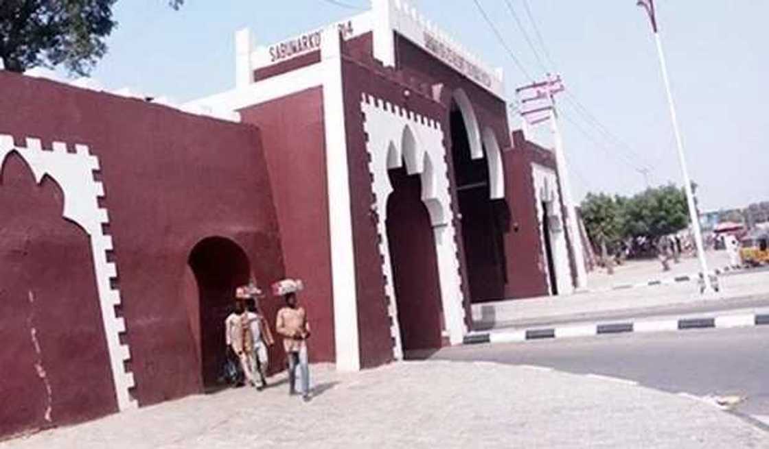 Zamu kai wa jihar Kano harin bama-bamai - Barzanar wani tsohon soja ga matan Ganduje Zamu kai wa jihar Kano harin bama-bamai - Barzanar wani tsohon soja ga matan Ganduje