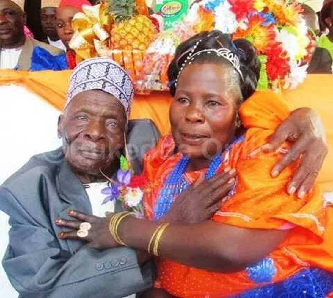 30-year-old woman marries 100-year-old man 30-year-old woman marries 100-year-old man