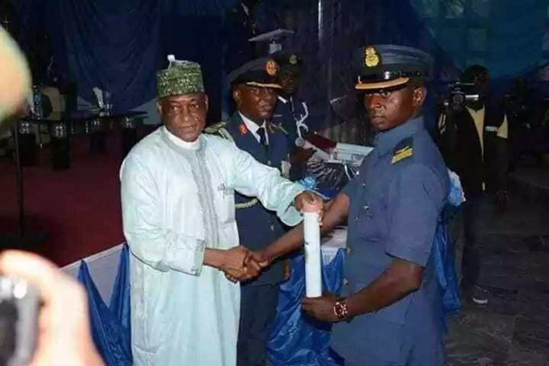 Hotunan Sabbin Dakarun Sojin Sama 195 da aka yaye a garin Kaduna Hotunan Sabbin Dakarun Sojin Sama 195 da aka yaye a garin Kaduna