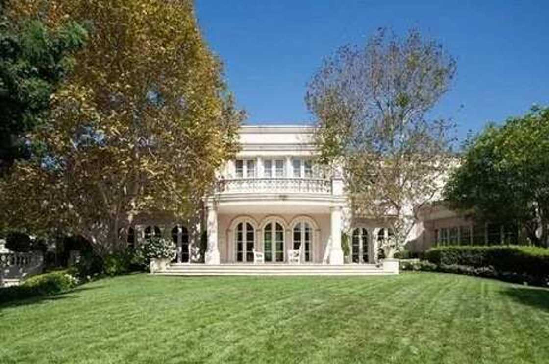 Lavish! Jay Z And Beyonce Move Into $45 Million Mansion (PICTURES) Lavish! Jay Z And Beyonce Move Into $45 Million Mansion (PICTURES)