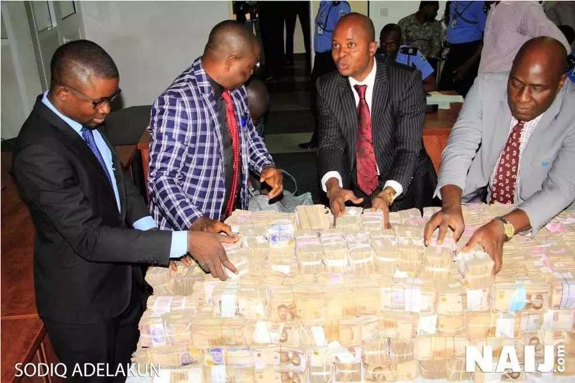 UPDATE: Nigerian police recover N100 million allegedly used to bribe Rivers' INEC Officials UPDATE: Nigerian police recover N100 million allegedly used to bribe Rivers' INEC Officials