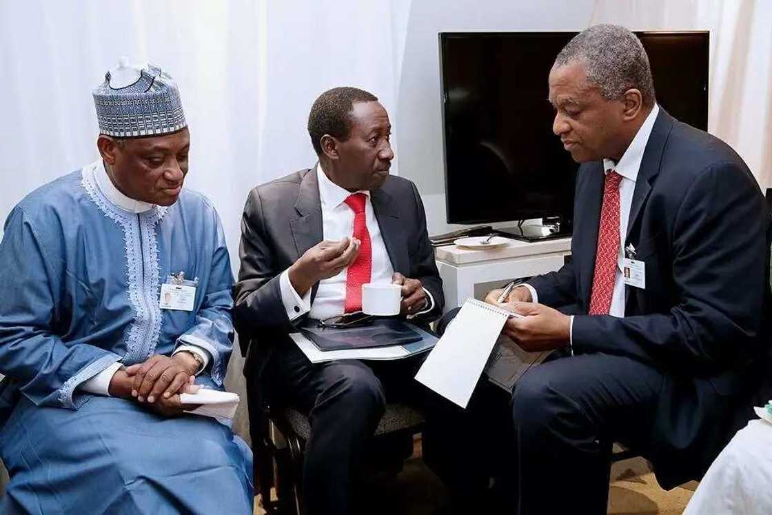 President Buhari receives briefing ahead of UN debate in New York (photos) President Buhari receives briefing ahead of UN debate in New York (photos)