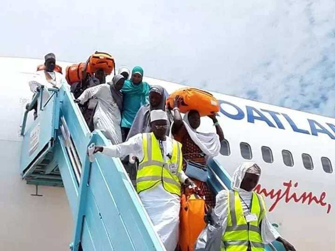 Alhazzan jihar Sokoto rukunin farko sun iso gida Najeriya (hotuna) Alhazzan jihar Sokoto rukunin farko sun iso gida Najeriya (hotuna)