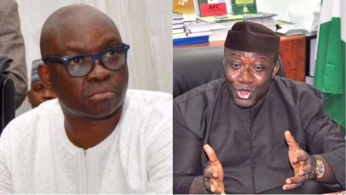An janye Yansanda daga gidan gwamnan Ekiti Fayose bayan korafin jama'a An janye Yansanda daga gidan gwamnan Ekiti Fayose bayan korafin jama'a