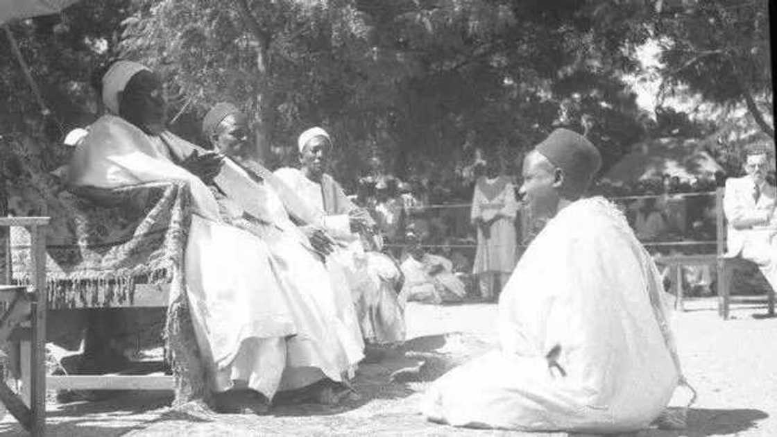 Kundin tarihi: Hotunan masarautar Borno da sarakunan ta na shekaranjiya, jiya da yau Kundin tarihi: Hotunan masarautar Borno da sarakunan ta na shekaranjiya, jiya da yau