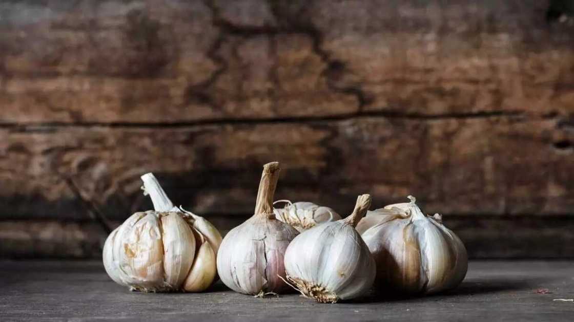 garlic heads garlic heads