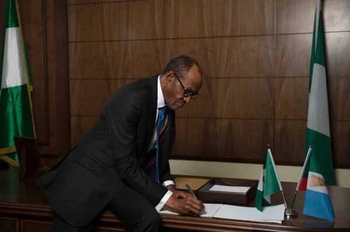 How Buhari Was Convinced To Wear Suit How Buhari Was Convinced To Wear Suit