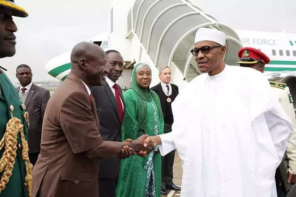 Badaƙalar ɗaukan ma’aikata ta dabaibaye hukumar EFCC Badaƙalar ɗaukan ma’aikata ta dabaibaye hukumar EFCC