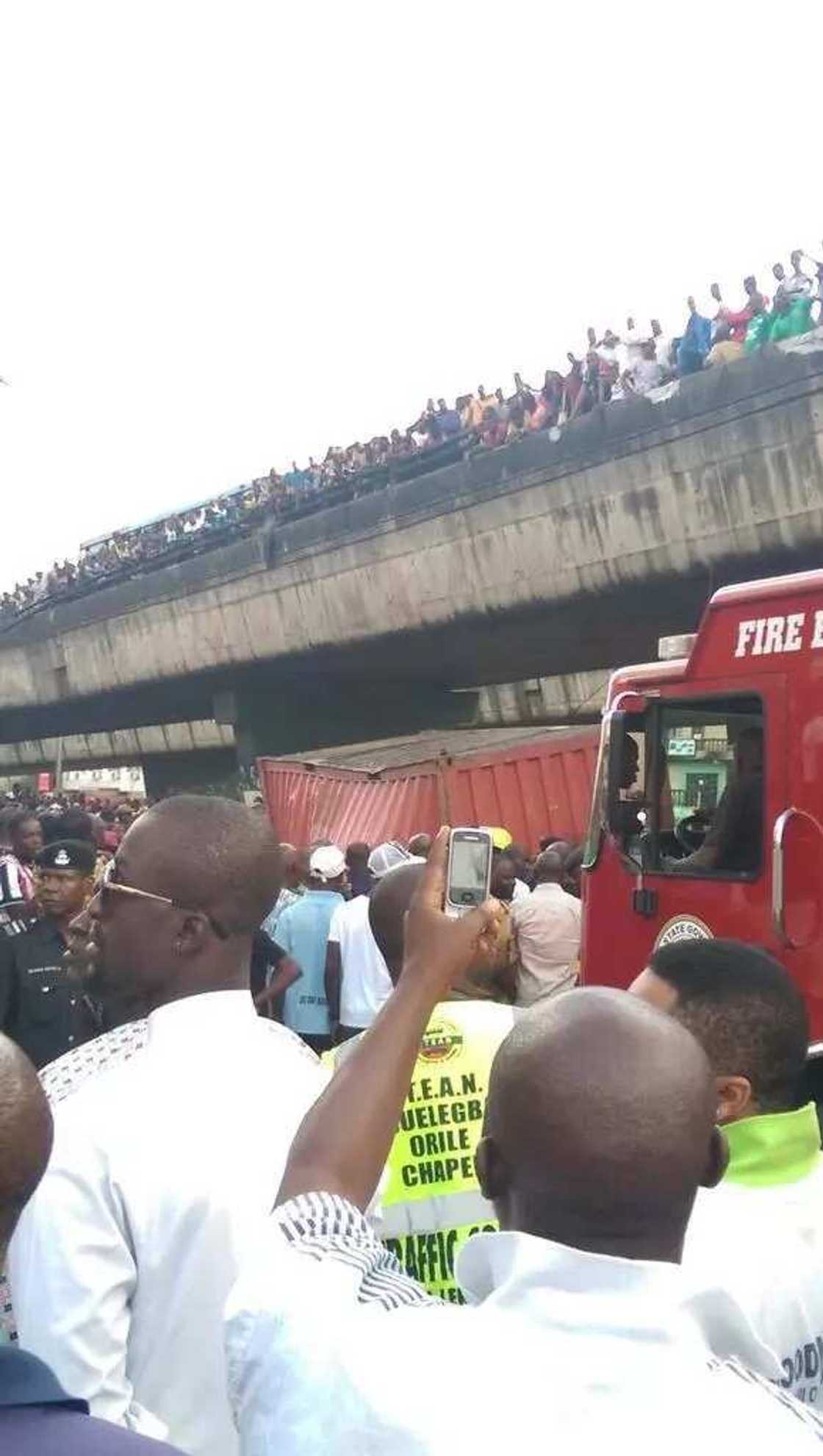 PHOTOS: Trailer Skids On Ojuelegba Bridge, Lands On Cars