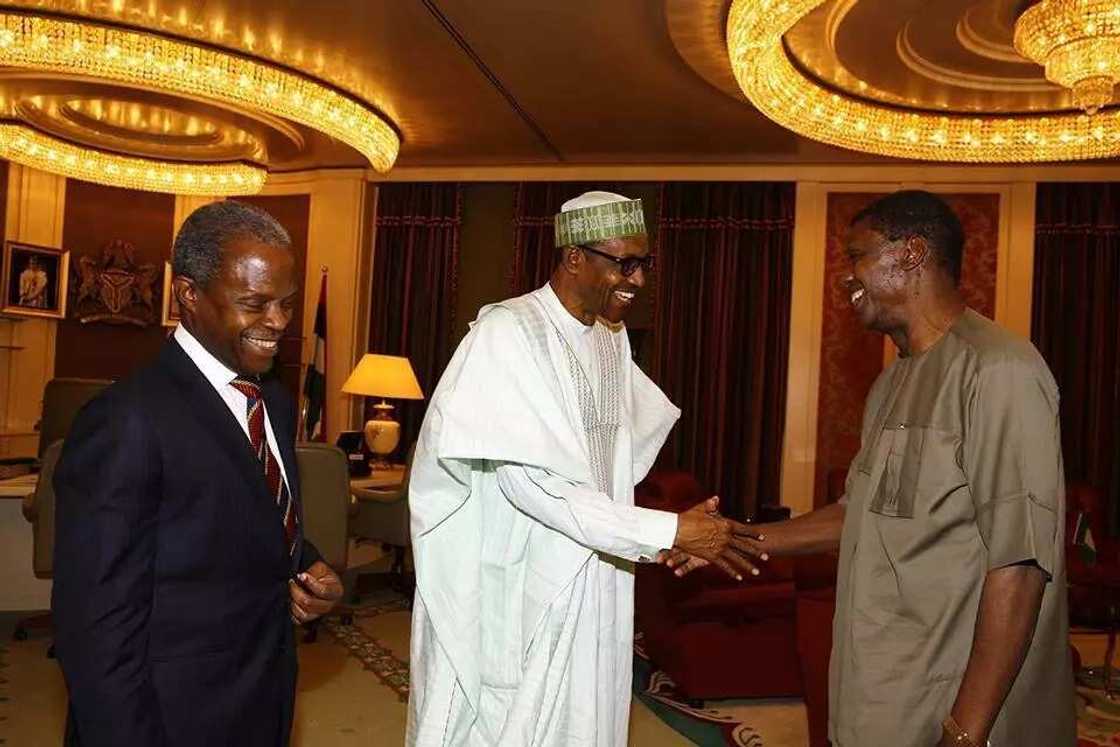 Just In: President Buhari, Osinbajo meet with Pastor Adeboye Just In: President Buhari, Osinbajo meet with Pastor Adeboye