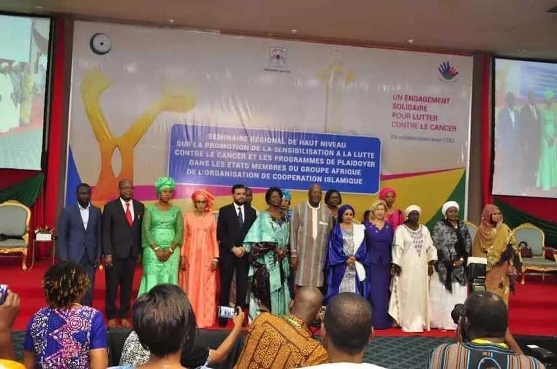 Uwargidan shugaban kasa Aisha Buhari ta halarci gagarumin taro a kasar Burkina Faso (hotuna) Uwargidan shugaban kasa Aisha Buhari ta halarci gagarumin taro a kasar Burkina Faso (hotuna)