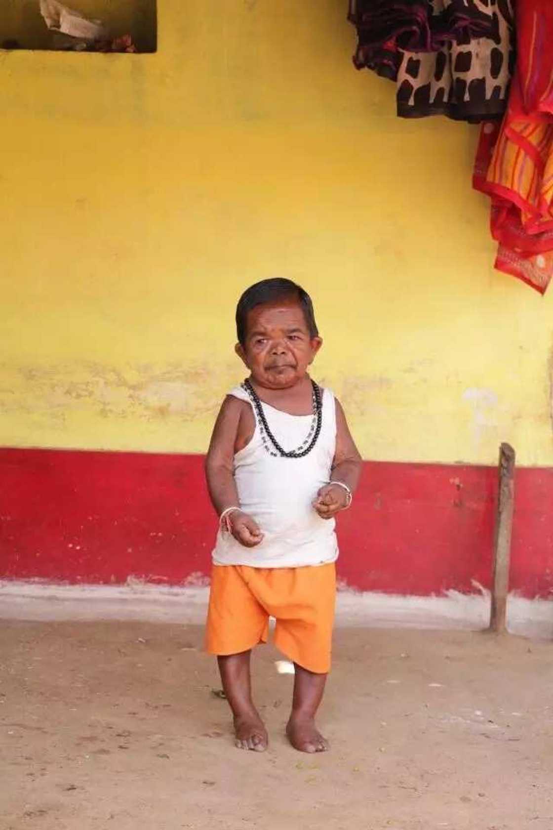 Meet the man who is just 29 inches tall at 50 years old as he stopped growing at the age of 5 (photos) Meet the man who is just 29 inches tall at 50 years old as he stopped growing at the age of 5 (photos)