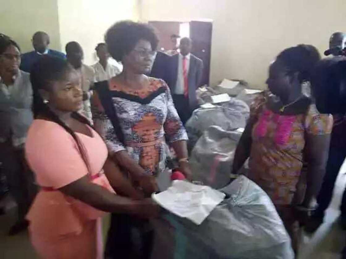 Matar Gwamna Fayosen tayi kyan kai Matar Gwamna Fayosen tayi kyan kai