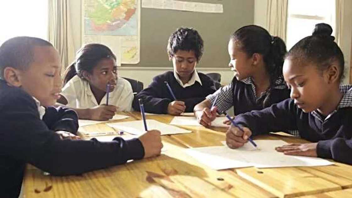 Illolin sa hotunan yara barkatai a Yanar Gizo Illolin sa hotunan yara barkatai a Yanar Gizo