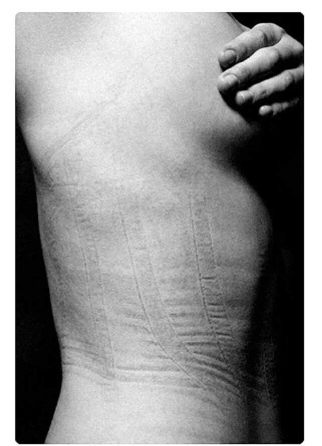 Kaico: Kalli hotunan yadda Mata suke illata cikinsu da sunan ado don burge Maza Kaico: Kalli hotunan yadda Mata suke illata cikinsu da sunan ado don burge Maza