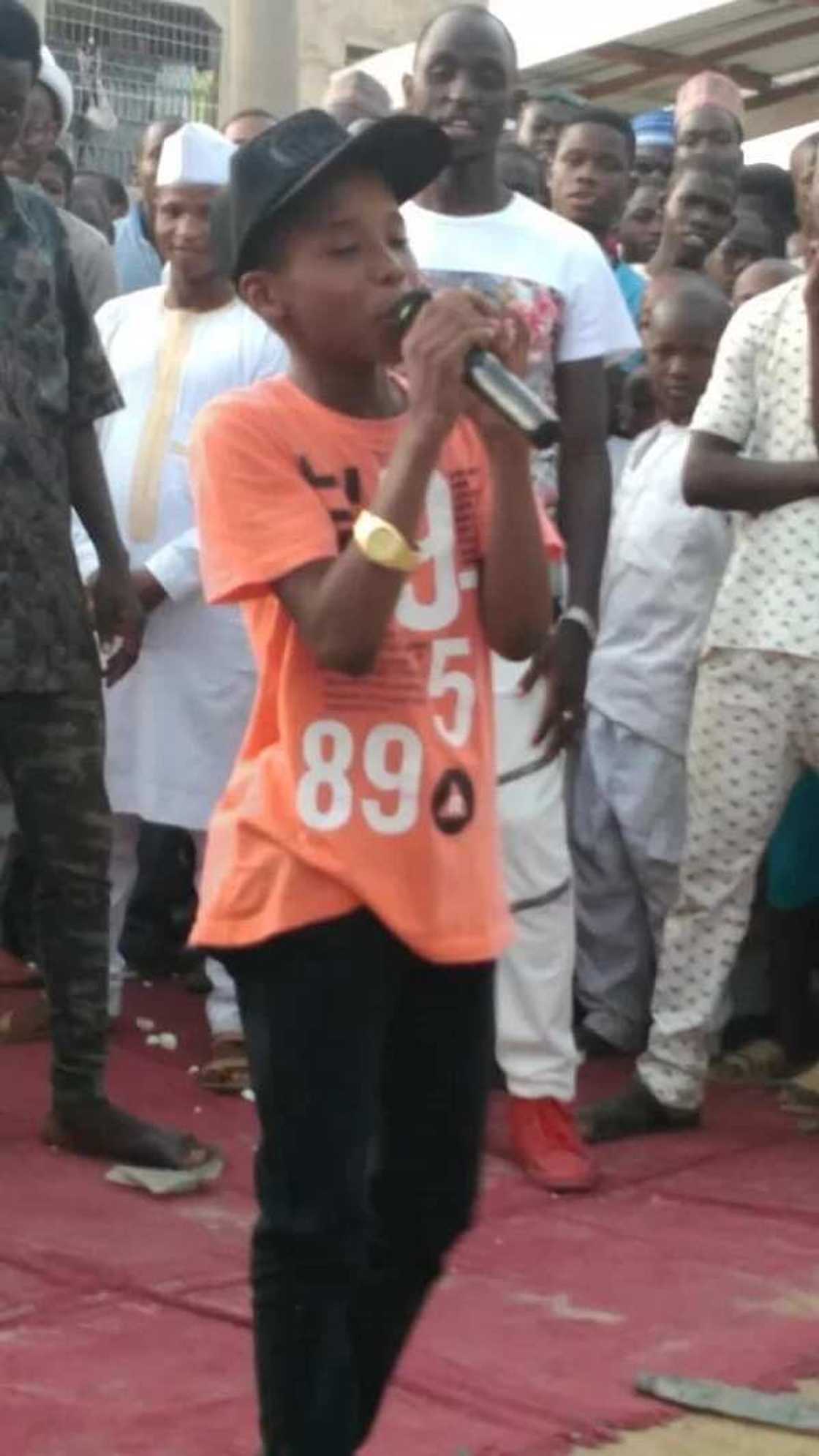 Nayi mamakin dumbin masoyan da na - mahaifiyar marigayi Lil Ameer Nayi mamakin dumbin masoyan da na - mahaifiyar marigayi Lil Ameer