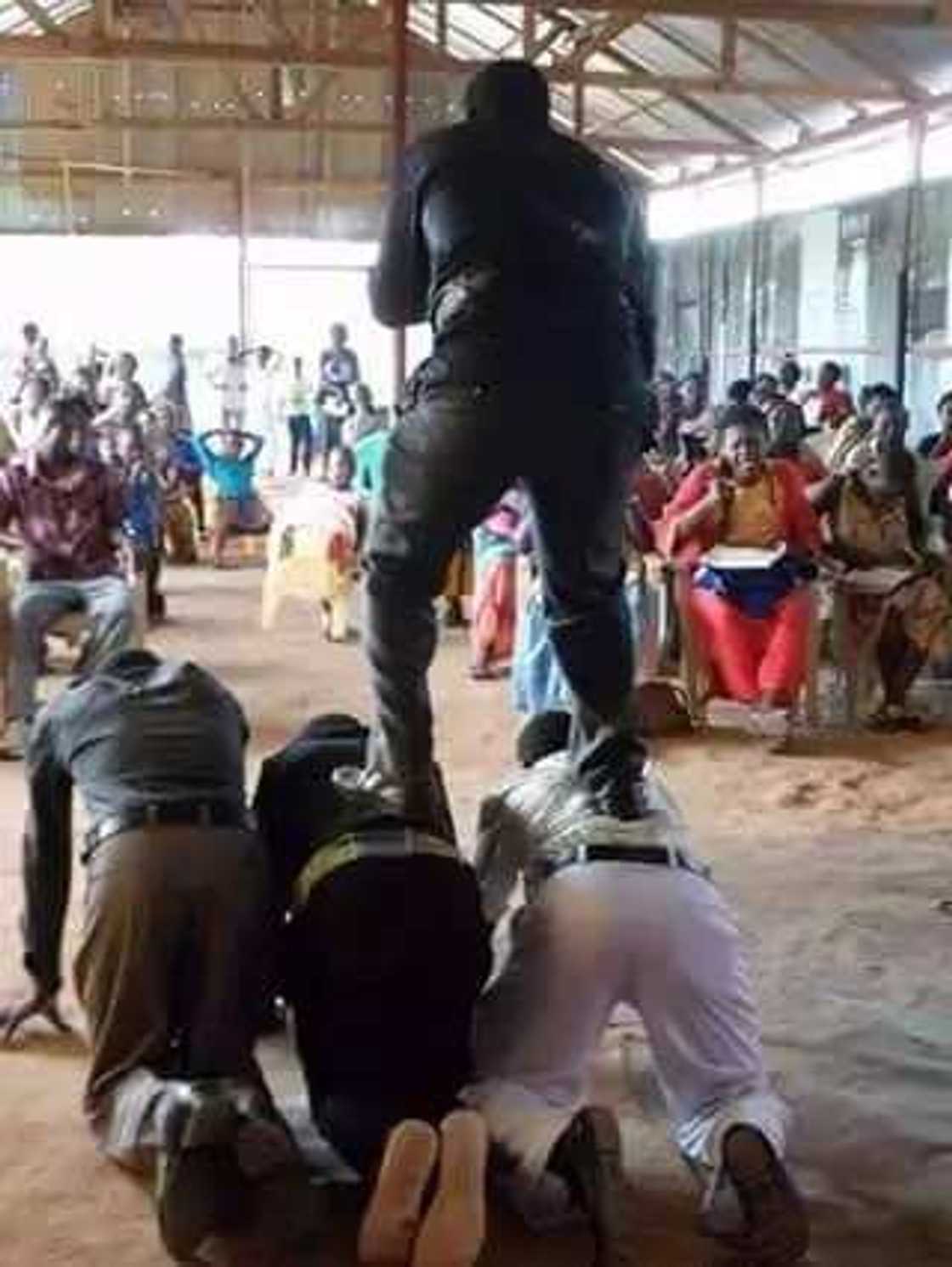 Meet pastor whose legs do not touch ground while ministering Meet pastor whose legs do not touch ground while ministering