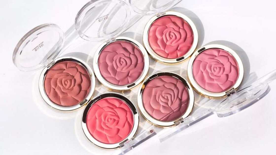 Blush will give your face fresh look Blush will give your face fresh look