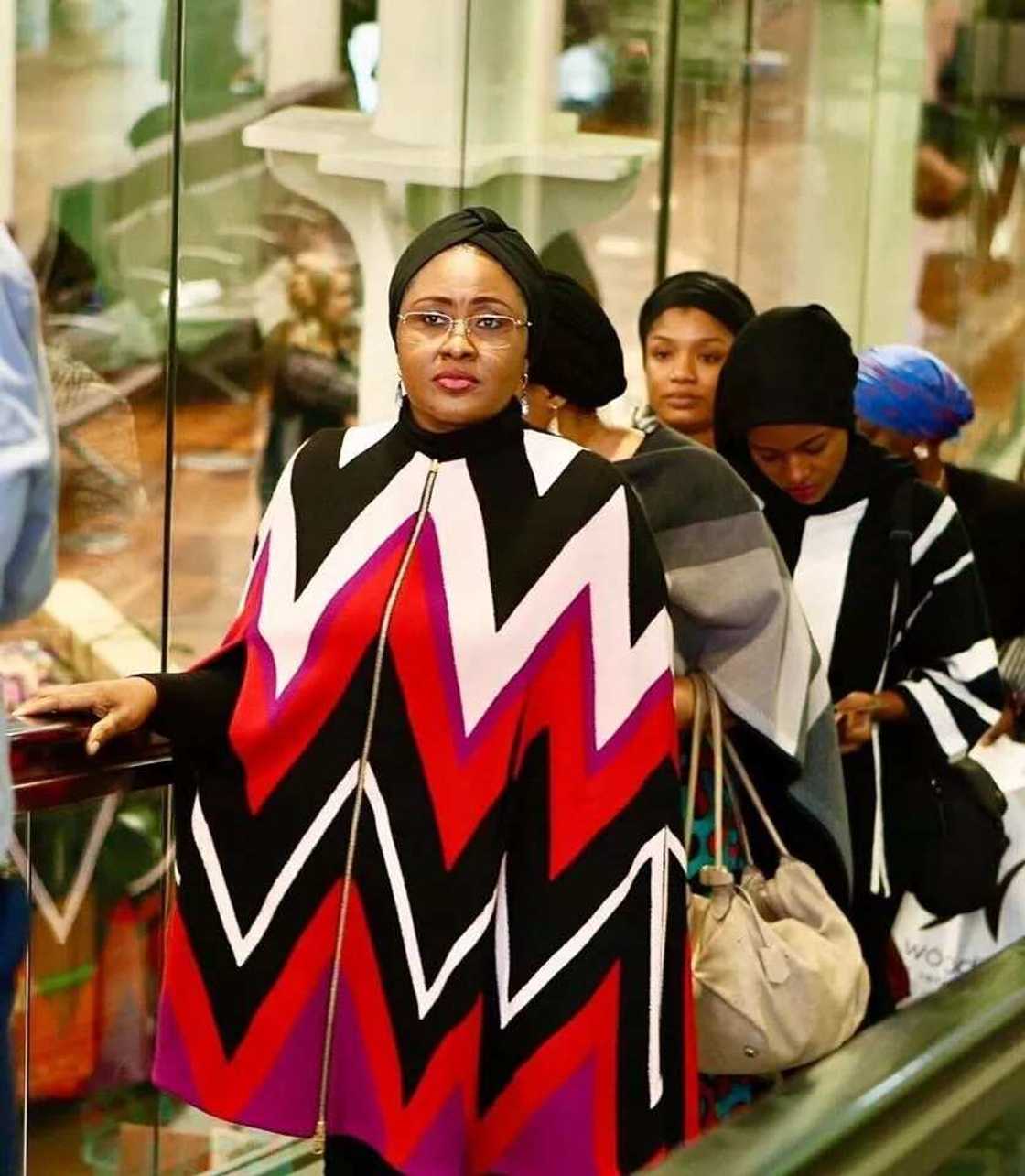 Aisha Buhari sanye da rigar naira miliyan 1.2 Aisha Buhari sanye da rigar naira miliyan 1.2