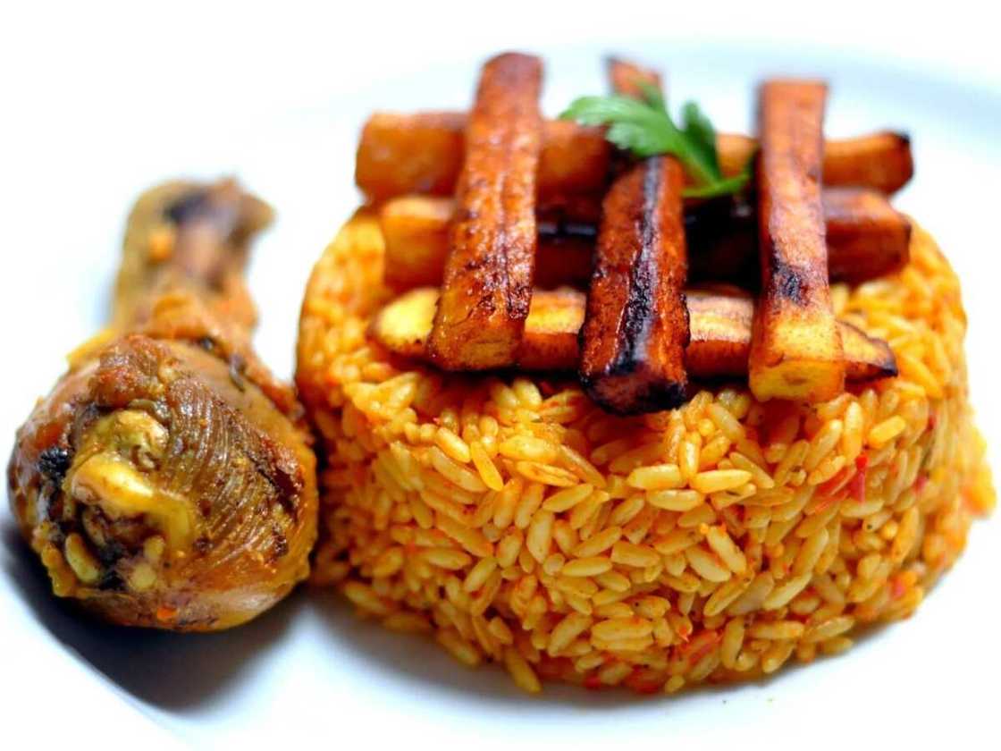 How to prepare jollof rice with carrot and green beans? Legit.ng