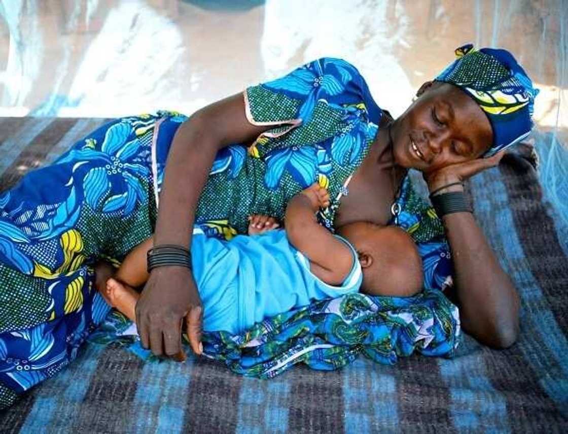 Dalilin da yasa ake so ku baiwa jarirai nono-zalla har wata shida Dalilin da yasa ake so ku baiwa jarirai nono-zalla har wata shida