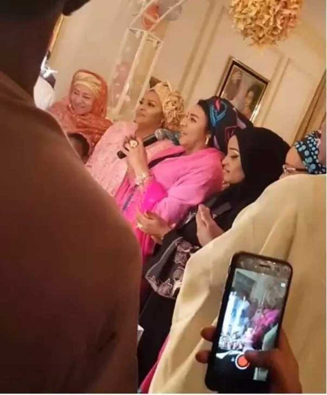 Yar sani Abacha ta hada tsadadden bikin zagayowar ranar haihuwarta a Kano (hotuna) Yar sani Abacha ta hada tsadadden bikin zagayowar ranar haihuwarta a Kano (hotuna)