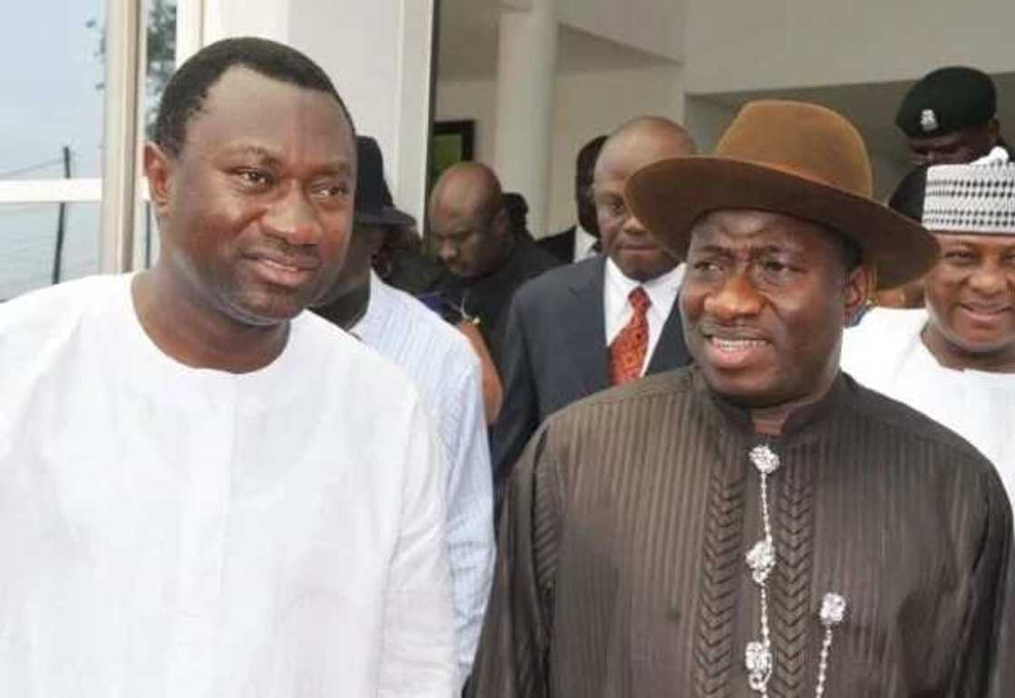 Femi Otedola together with Goodluck Jonathan Femi Otedola together with Goodluck Jonathan