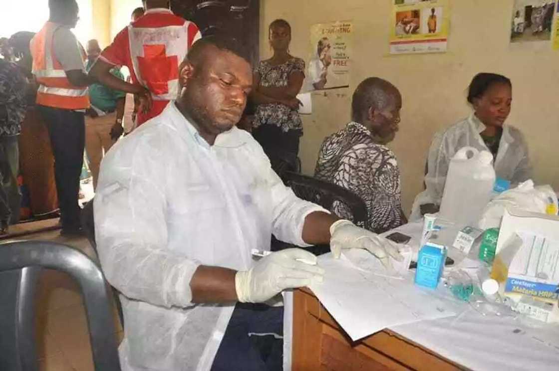 Sojin Saman Najeriya sun fara aikin duba marasa lafiya na kwanki 3 a sansanin 'yan gudun hijira na Benuwai Sojin Saman Najeriya sun fara aikin duba marasa lafiya na kwanki 3 a sansanin 'yan gudun hijira na Benuwai