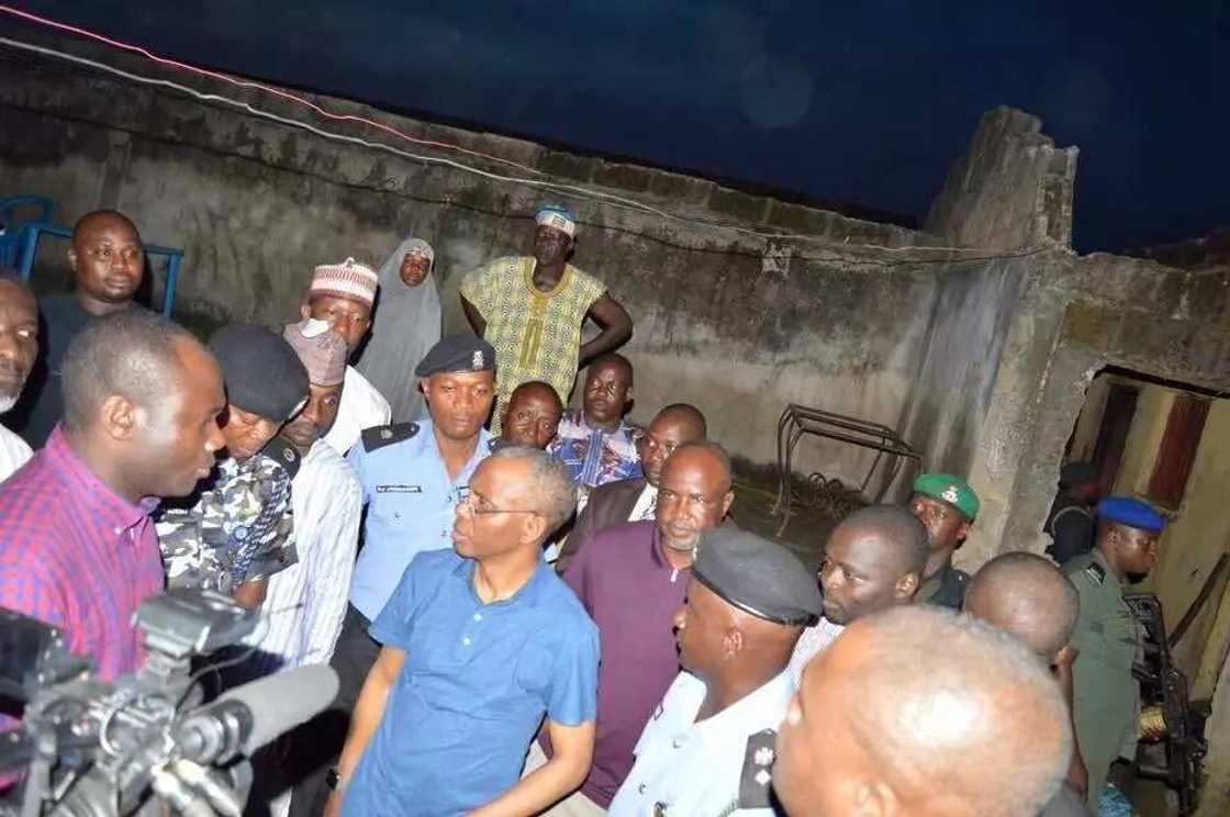 Gobara a garin Tafa: El-Rufai ya kai ziyarar gani da ido (Hotuna) Gobara a garin Tafa: El-Rufai ya kai ziyarar gani da ido (Hotuna)