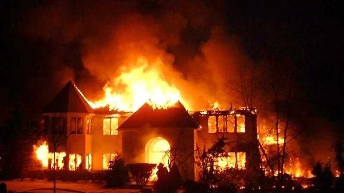 Gobara a wani gidan 'yan ci-rani a Makkah ta hallaka mutum biyar Gobara a wani gidan 'yan ci-rani a Makkah ta hallaka mutum biyar