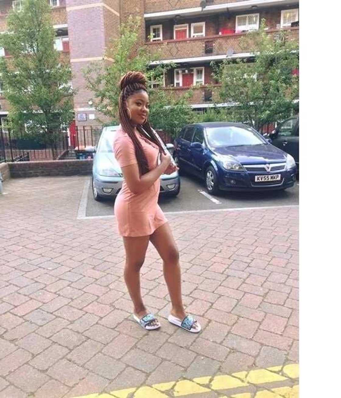 WAWU! Nigerian girl goes on her knees to propose to her girlfriend (photos) WAWU! Nigerian girl goes on her knees to propose to her girlfriend (photos)