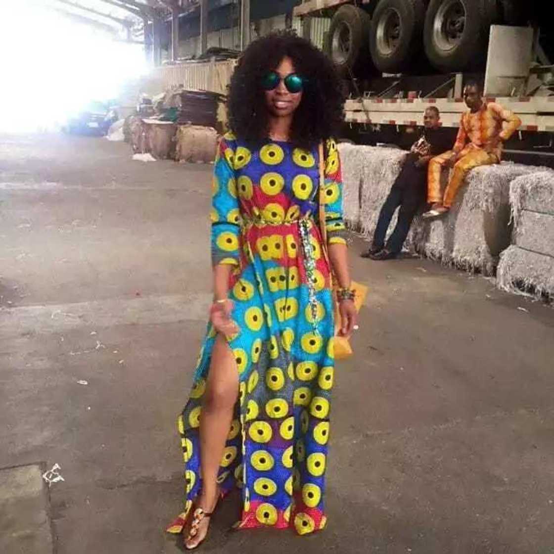 kalli adon gashi iri-iri da ake sanya atamfa dashi da yake mace kalli adon gashi iri-iri da ake sanya atamfa dashi da yake mace