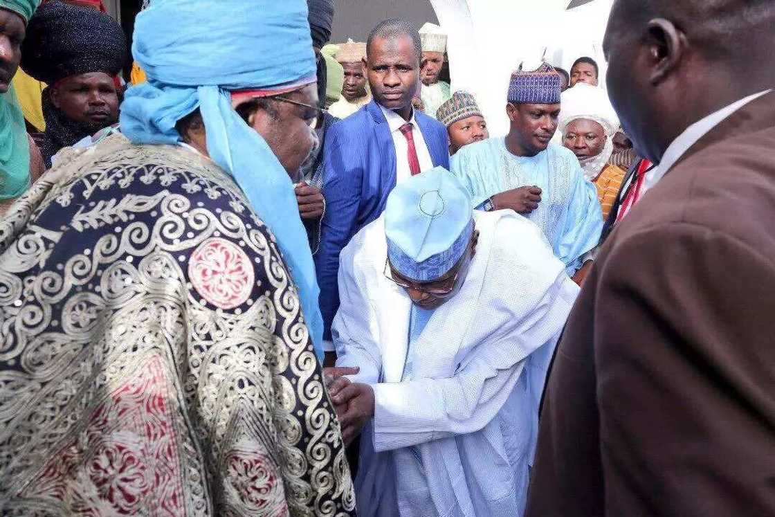 Atiku ya yi rabon miliyoyin nairori ga mutanen da ibtila’i ya fada musu a jihar Bauchi Atiku ya yi rabon miliyoyin nairori ga mutanen da ibtila’i ya fada musu a jihar Bauchi