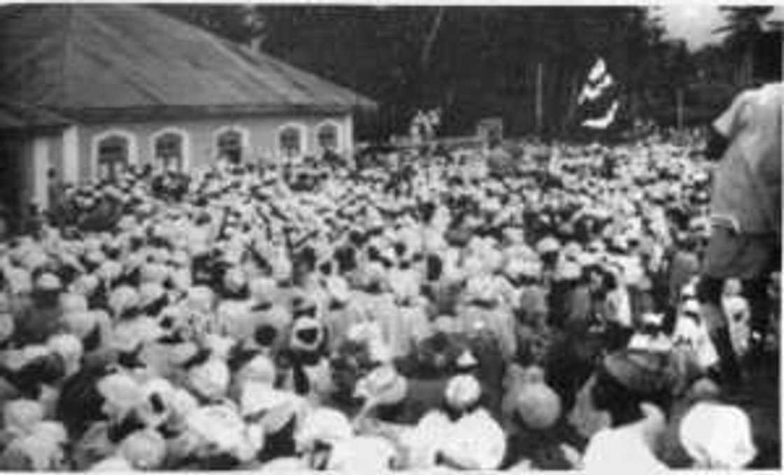 The audacious story of Funmilayo Ransome Kuti, the woman who chased the Alake of Egbaland from the throne in 1949 The audacious story of Funmilayo Ransome Kuti, the woman who chased the Alake of Egbaland from the throne in 1949