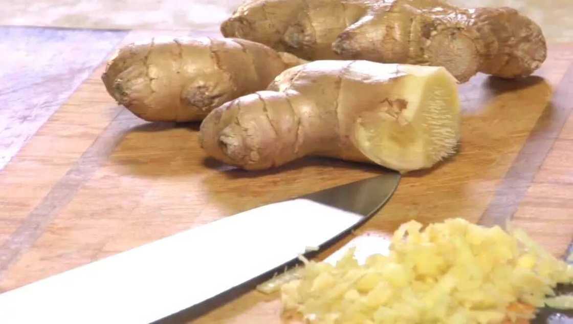 Use ginger in Nigerian zobo drink recipe Use ginger in Nigerian zobo drink recipe