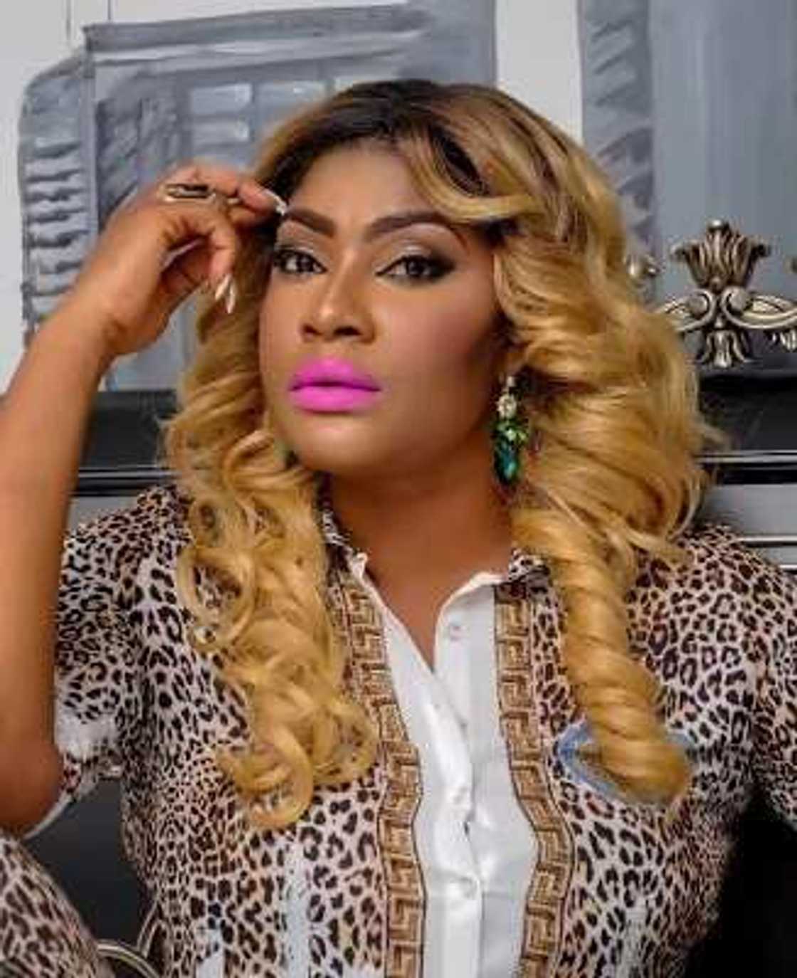 Kemi Olunloyo, Angela Okorie’s fight get messier, Facebook, Twitter, Instagram drag in Kemi Olunloyo, Angela Okorie’s fight get messier, Facebook, Twitter, Instagram drag in