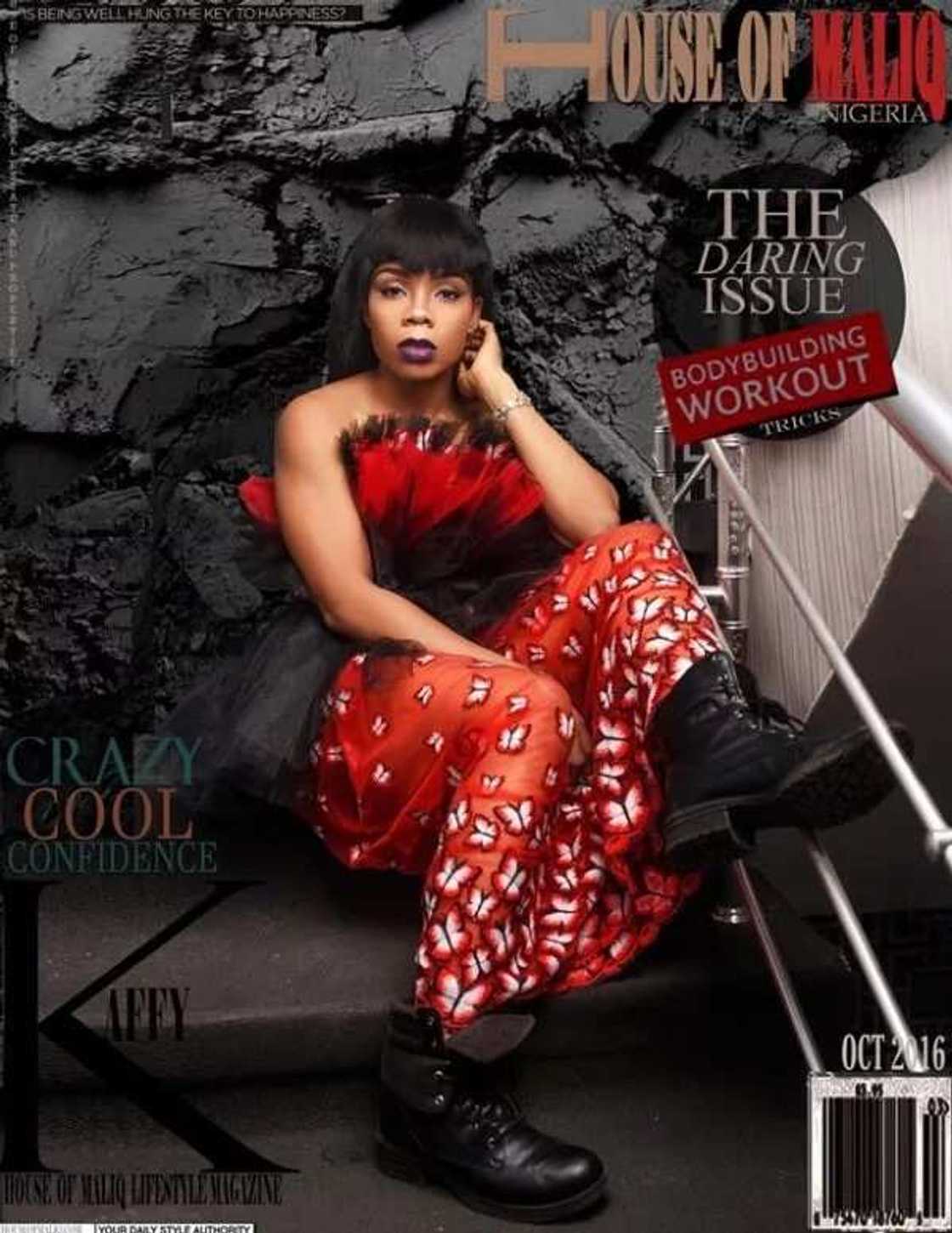 Kaffy and a chicken strike a pose Kaffy and a chicken strike a pose